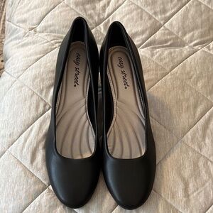 Easy Street Women's Black Flats